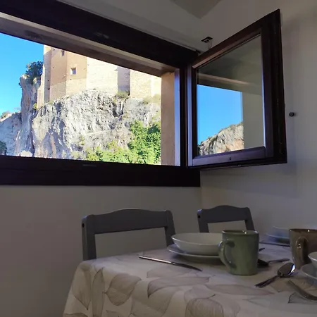 Lägenhet Pasarelas Atico Junto A La Colegiata Alquézar