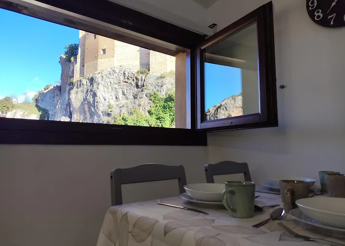 Lägenhet Pasarelas Atico Junto A La Colegiata Alquézar